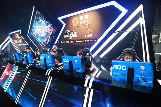 一位年轻 一位年轻